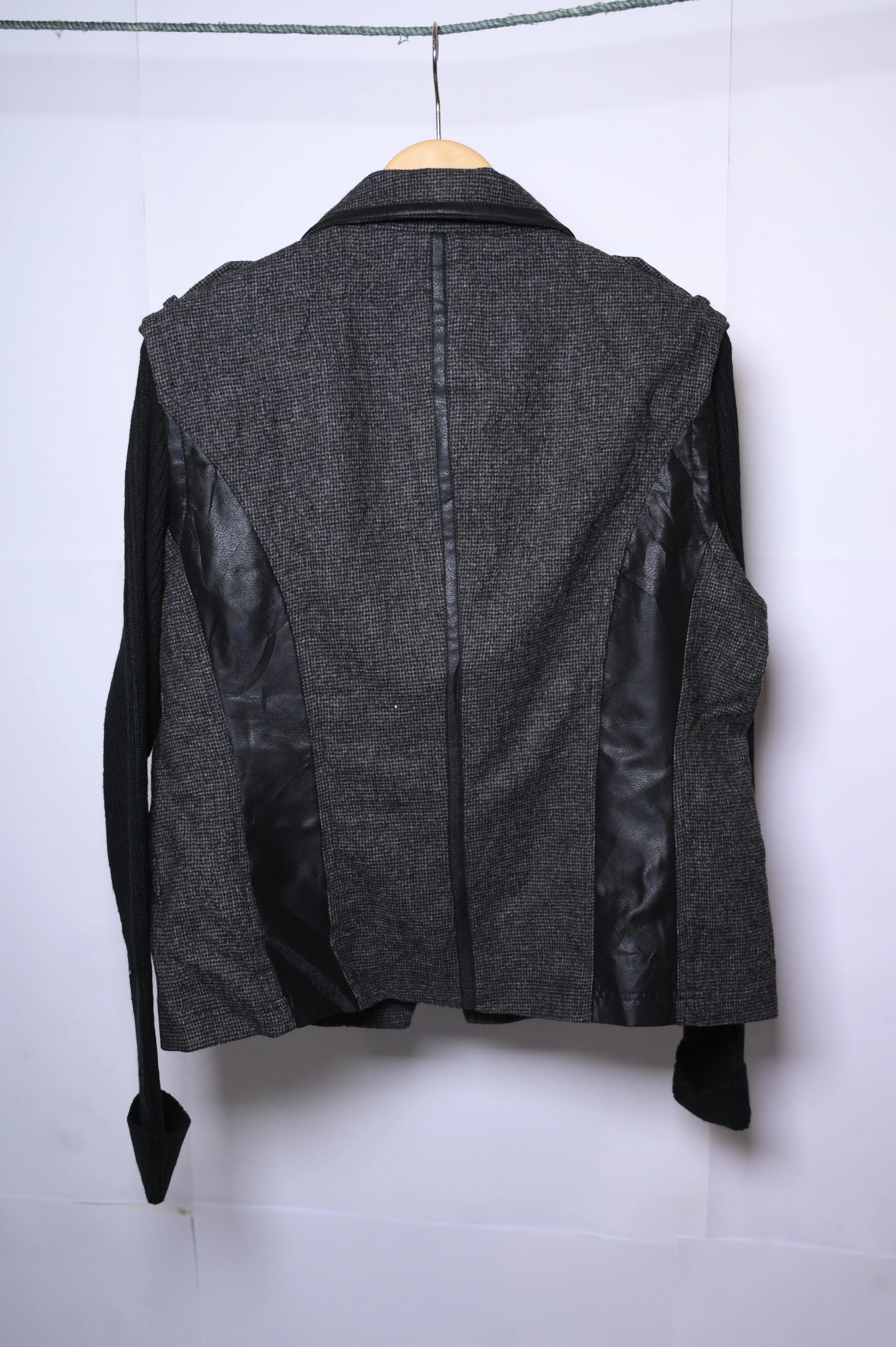 Bonita Black Zipper Jacket – Medium